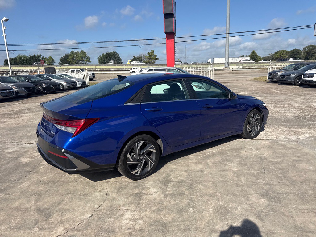 2025 Hyundai Elantra Image 6