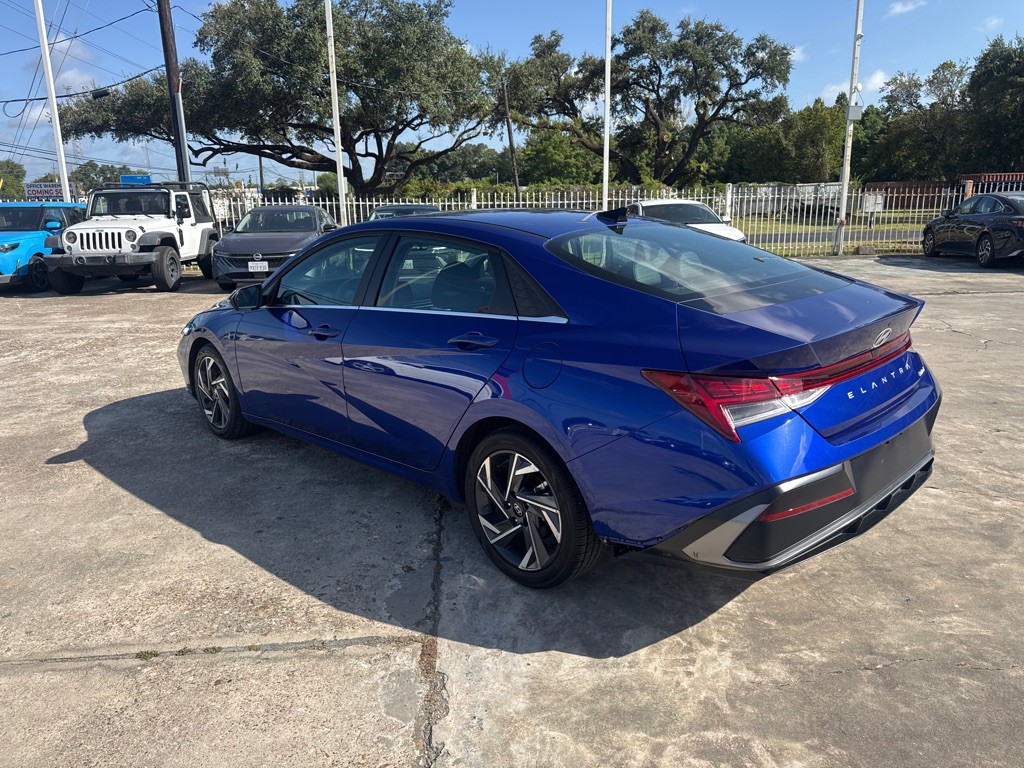 2025 Hyundai Elantra Image 8