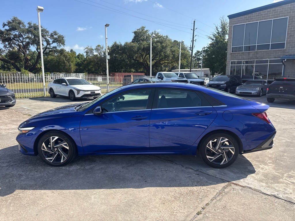 2025 Hyundai Elantra Image 9