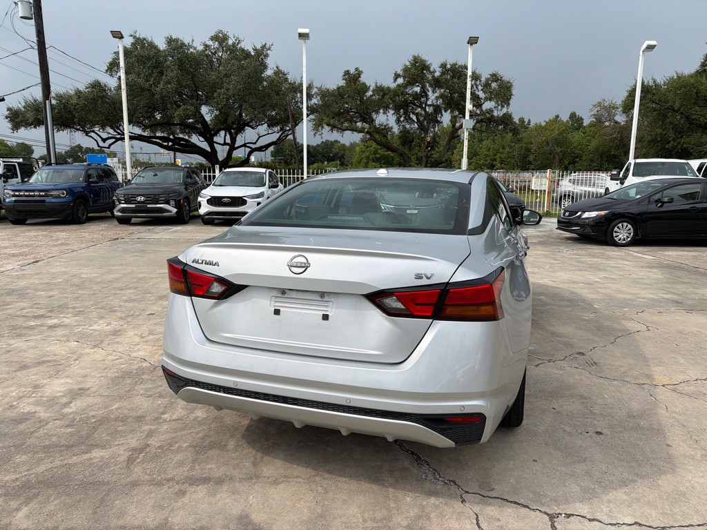 2024 Nissan Altima Image 8