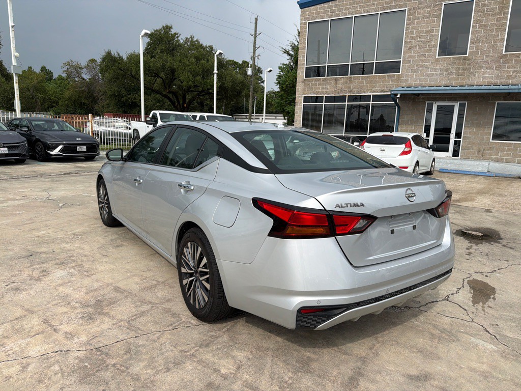 2024 Nissan Altima Image 9