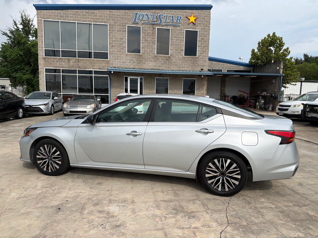 2024 Nissan Altima Image 10