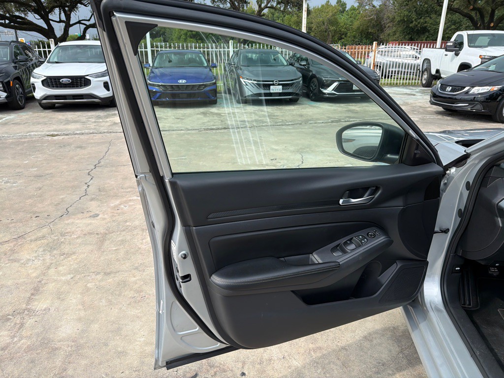2024 Nissan Altima Image 11
