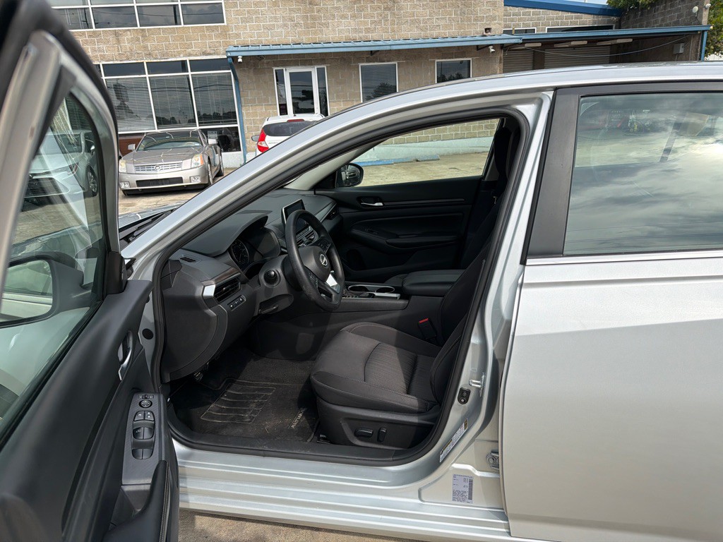 2024 Nissan Altima Image 13