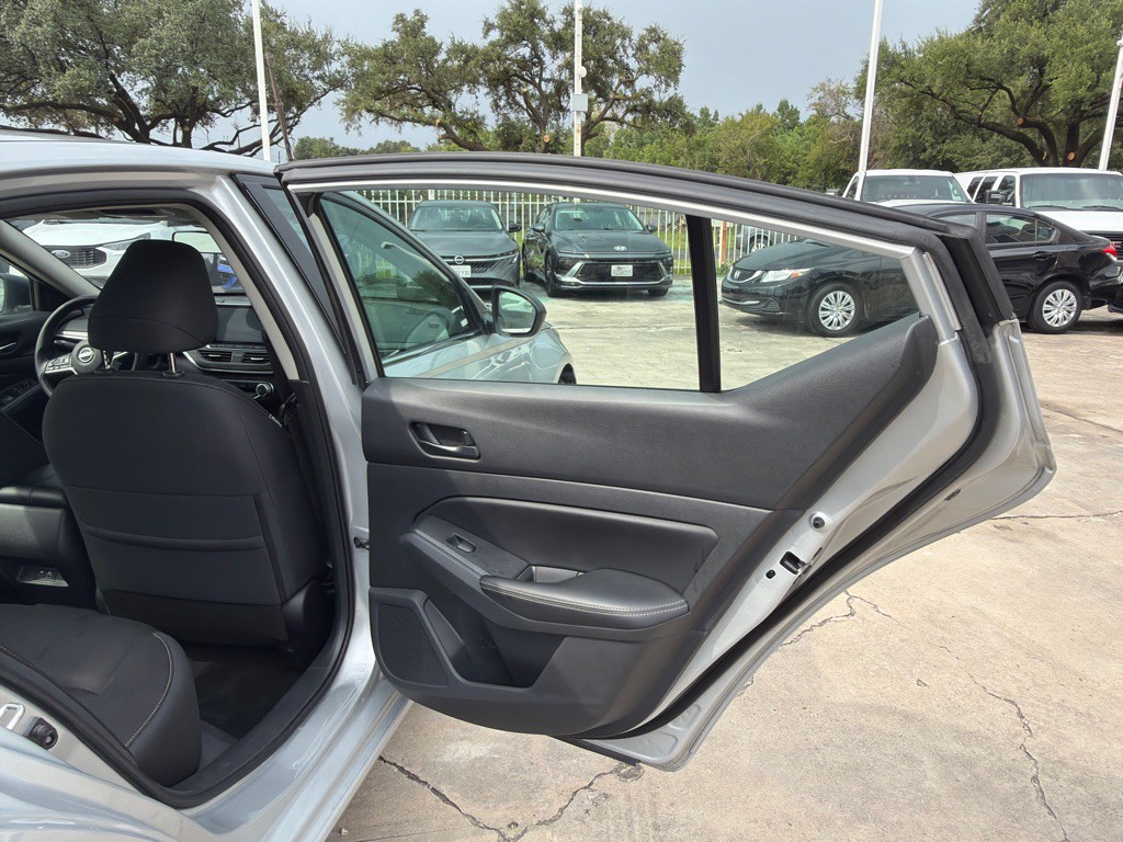 2024 Nissan Altima Image 17