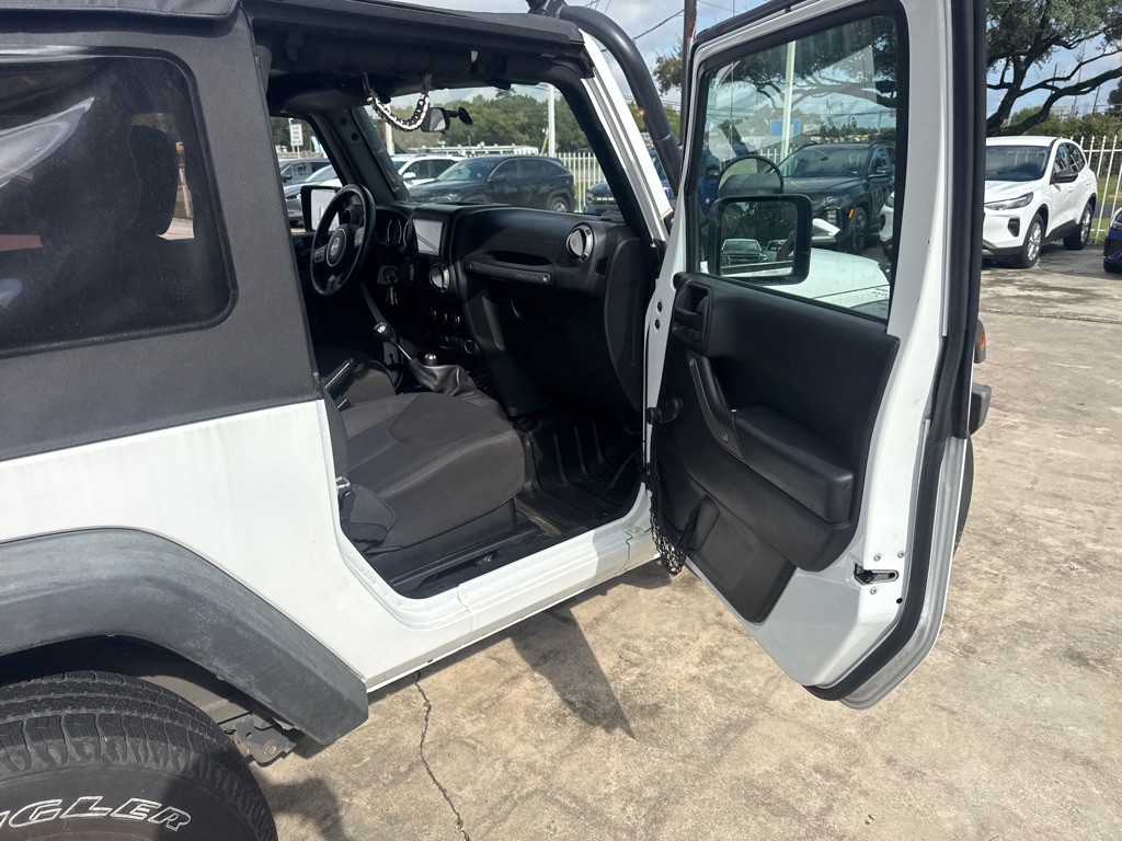 2017 Jeep Wrangler Image 16