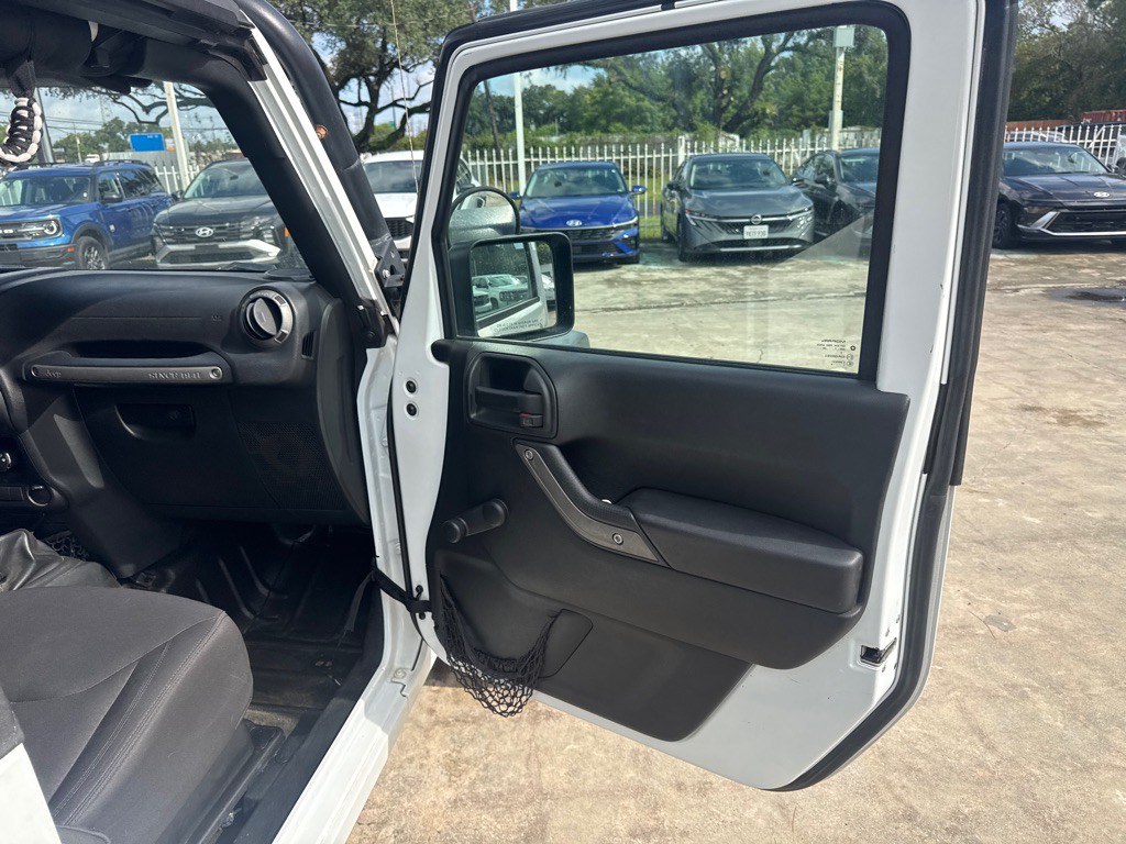 2017 Jeep Wrangler Image 17