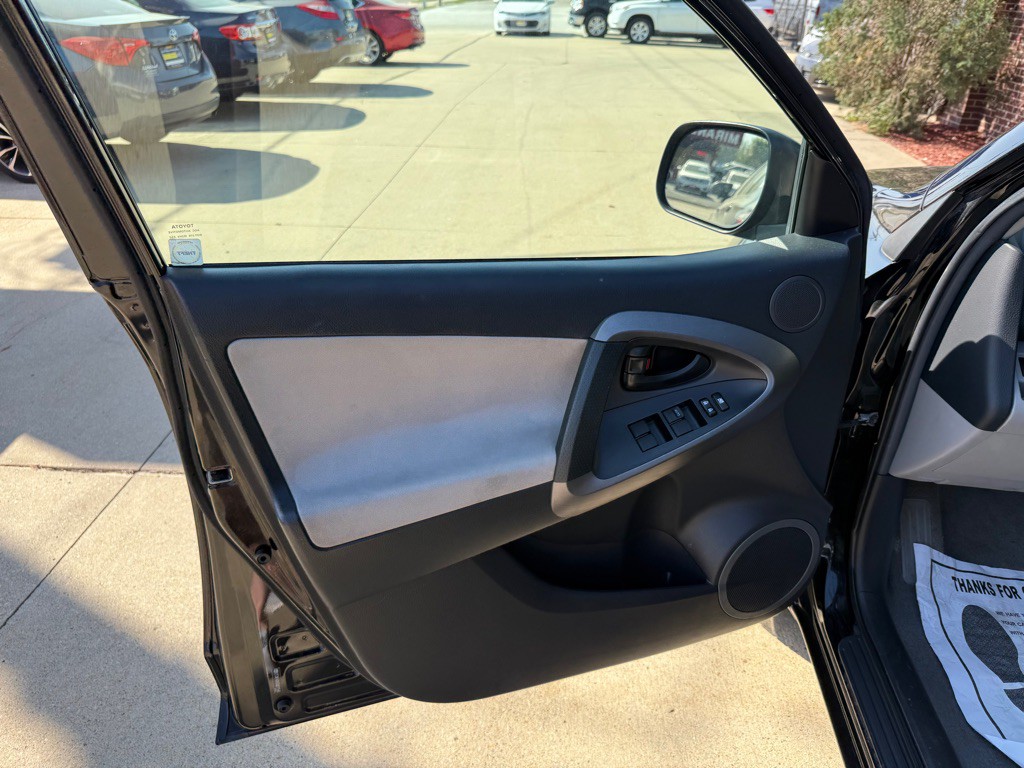 2012 Toyota Rav4 Image 8