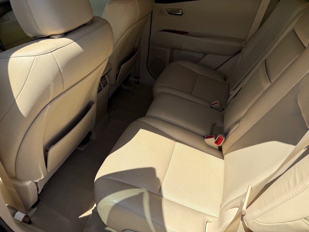 2011 Lexus RX Image 19