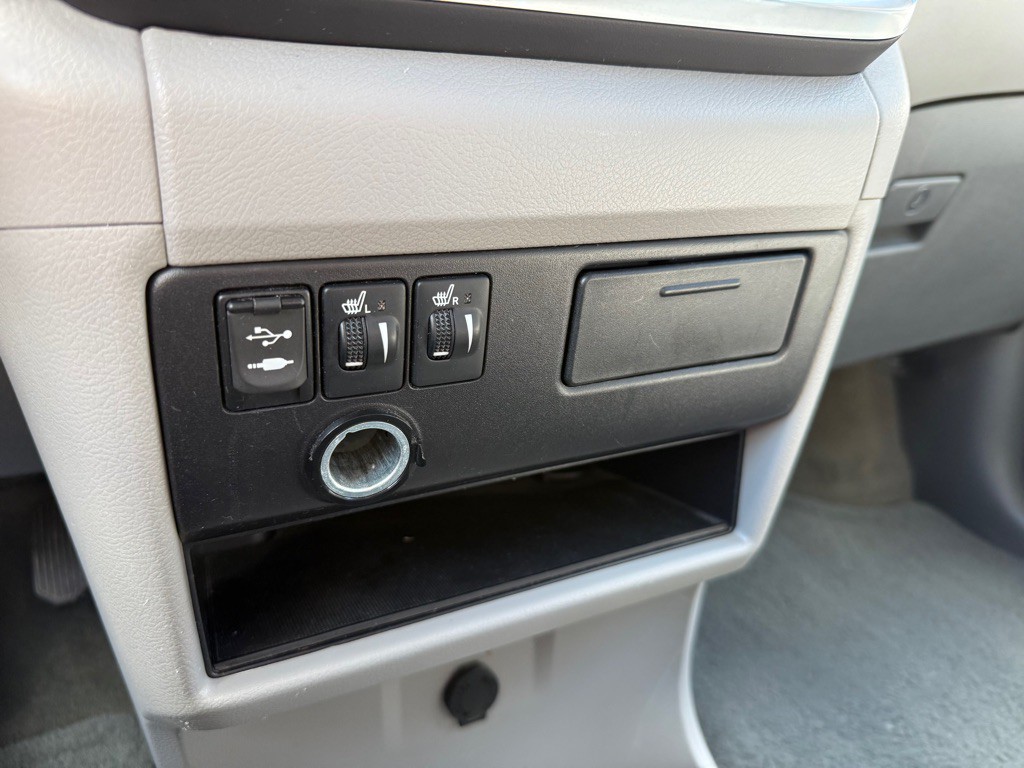 2015 Toyota Sienna Image 15