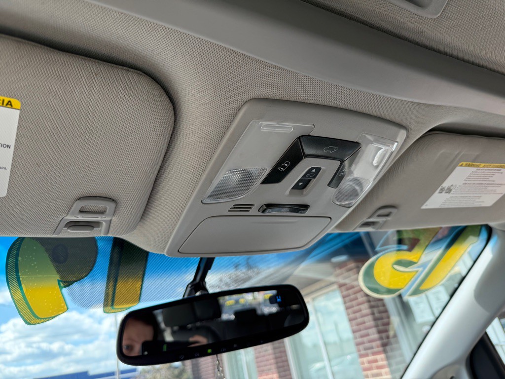 2015 Toyota Sienna Image 17