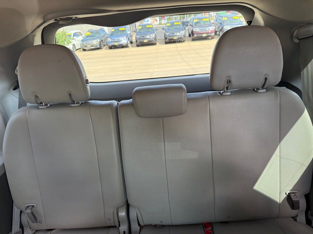 2015 Toyota Sienna Image 23