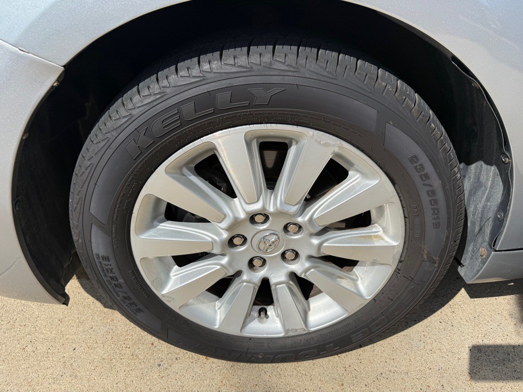 2015 Toyota Sienna Image 28