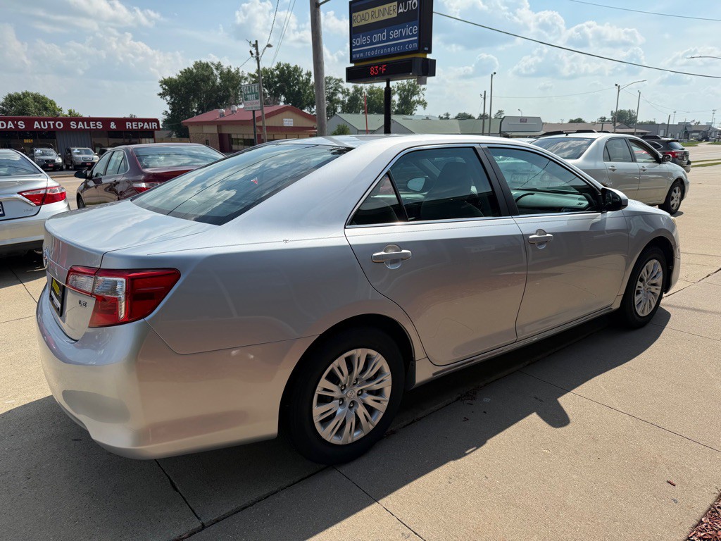2013 Toyota Camry Image 6