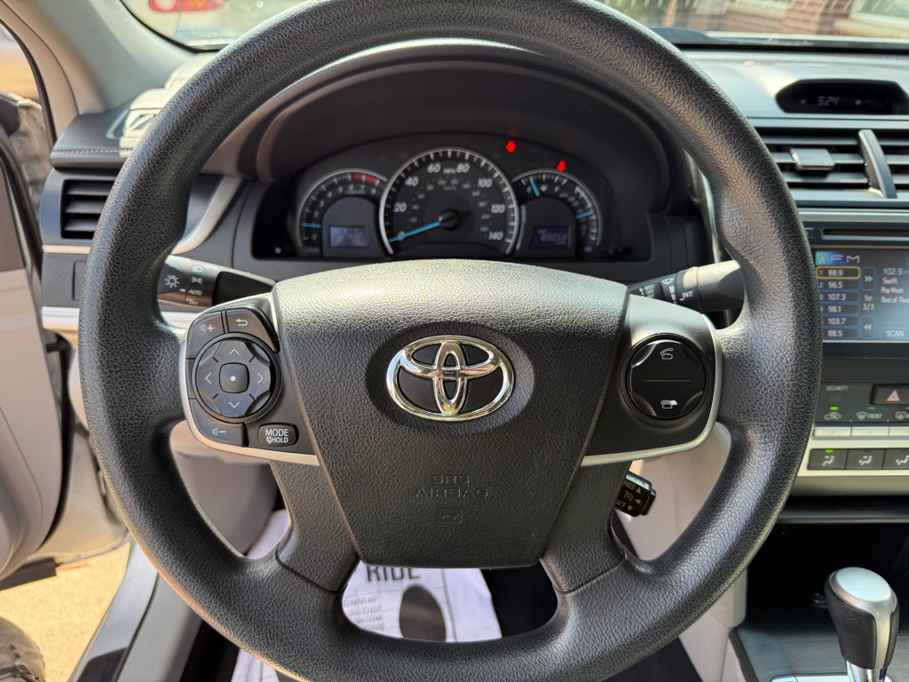 2013 Toyota Camry Image 9