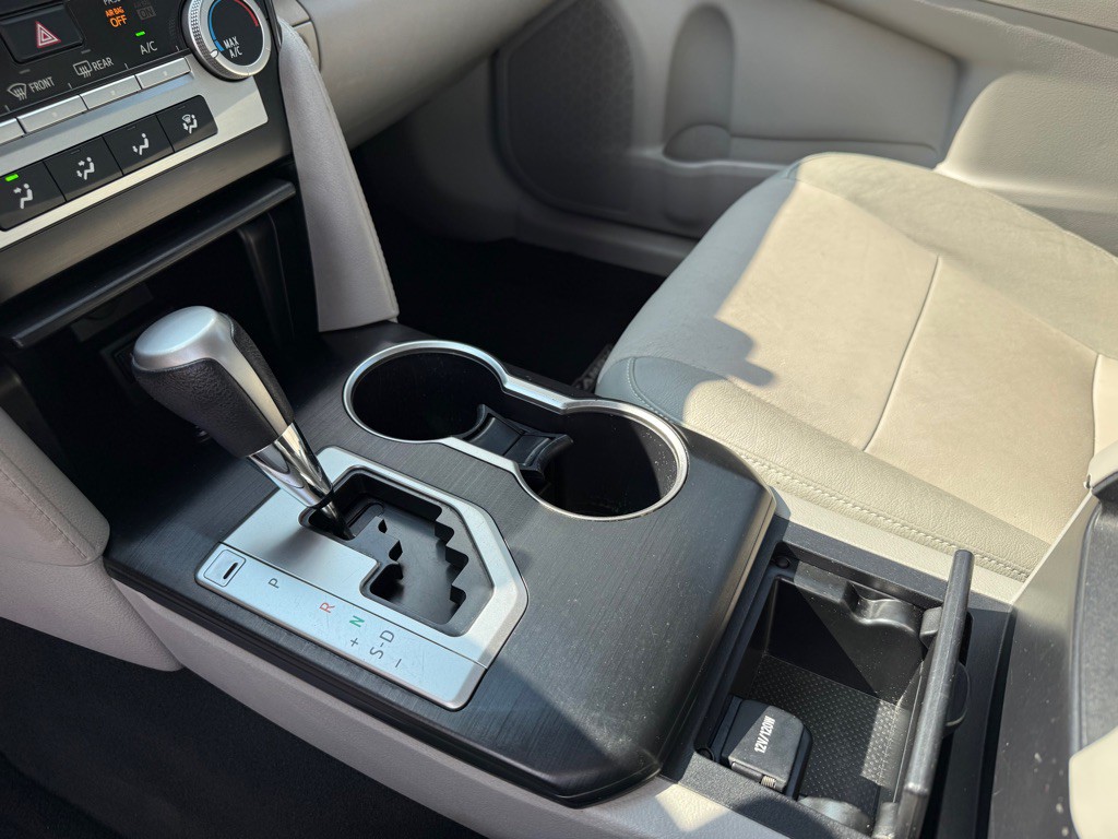2013 Toyota Camry Image 12