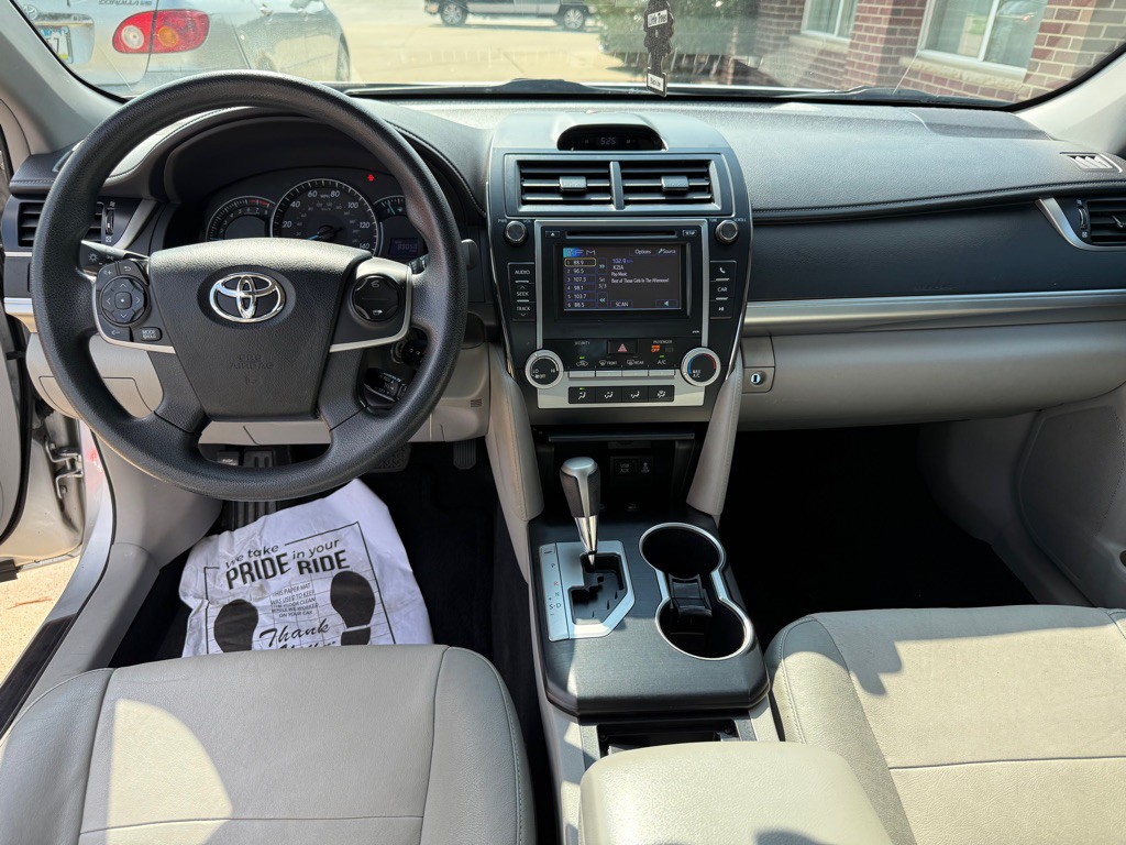 2013 Toyota Camry Image 16