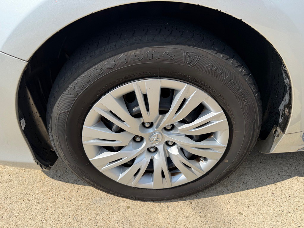 2013 Toyota Camry Image 18