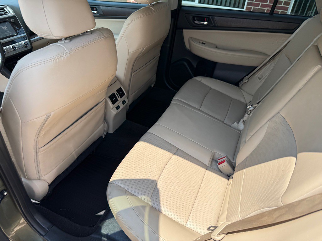 2015 Subaru Outback Image 18