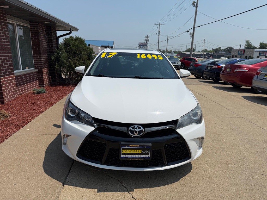2017 Toyota Camry Image 2