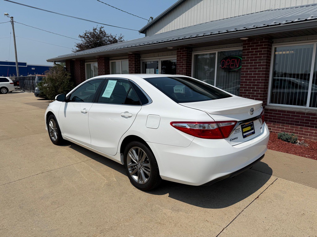 2017 Toyota Camry Image 5