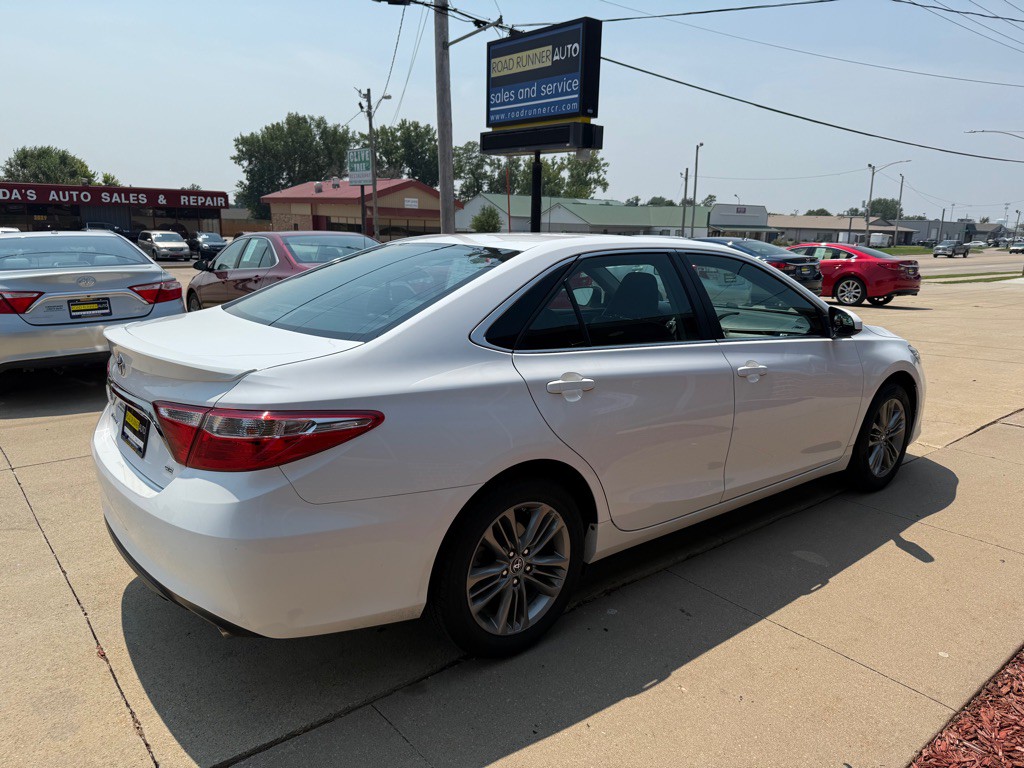 2017 Toyota Camry Image 7