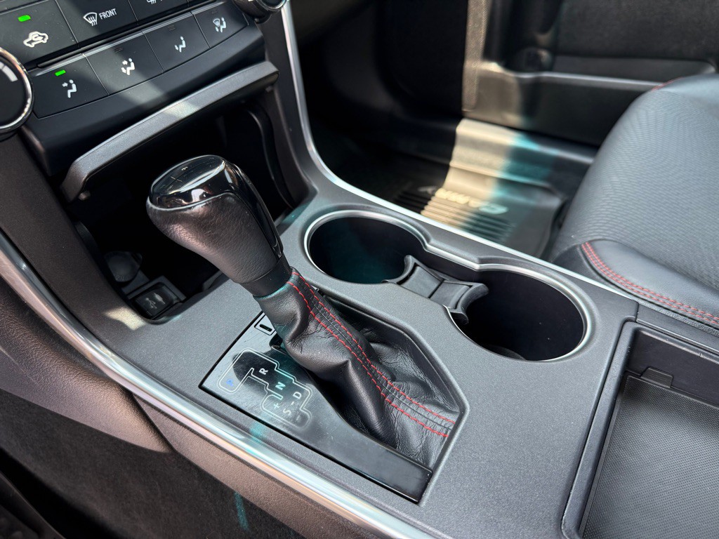 2017 Toyota Camry Image 15