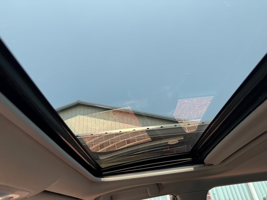 2017 Toyota Camry Image 17