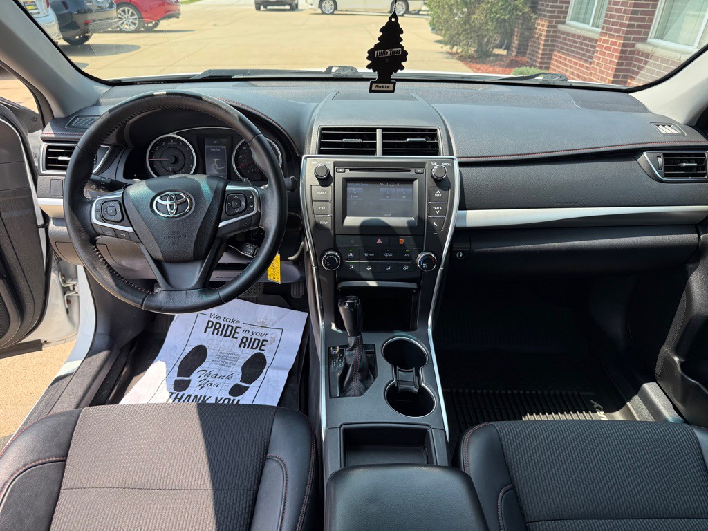 2017 Toyota Camry Image 20