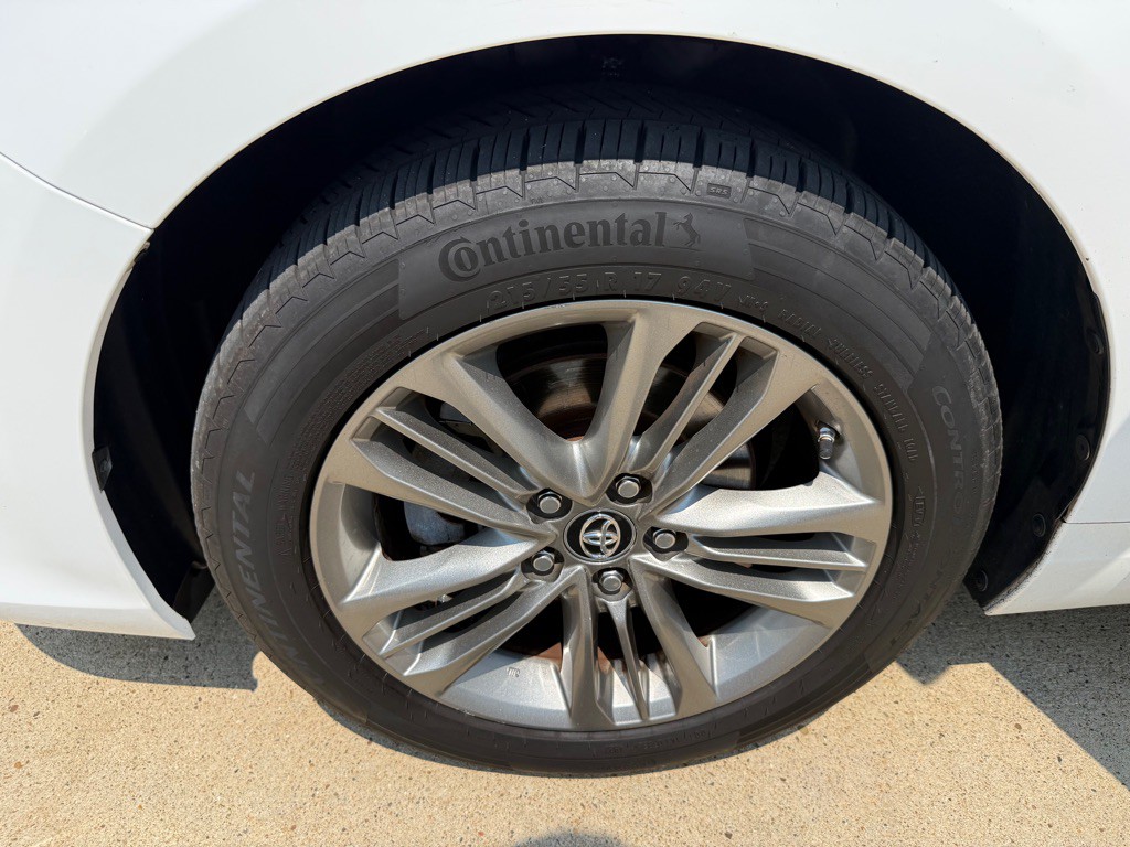 2017 Toyota Camry Image 22