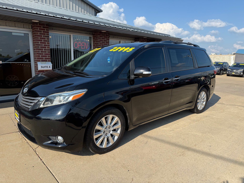 2017 Toyota Sienna Image 3
