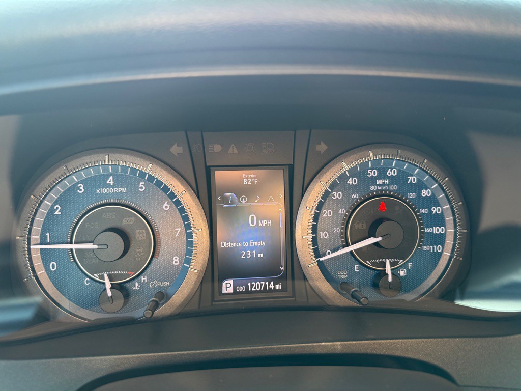 2017 Toyota Sienna Image 11