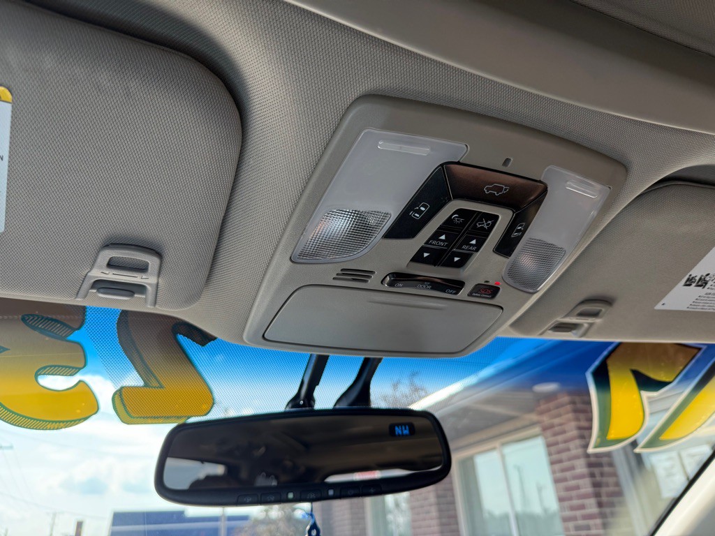 2017 Toyota Sienna Image 17