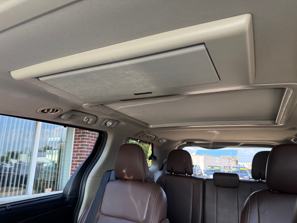 2017 Toyota Sienna Image 20