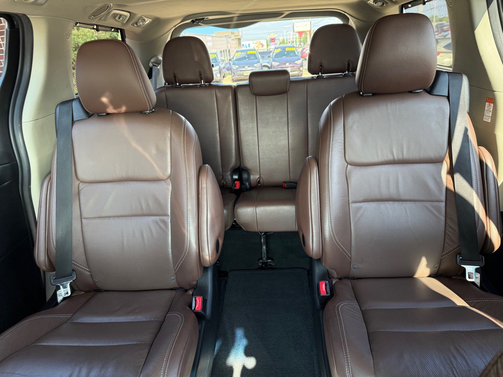 2017 Toyota Sienna Image 21