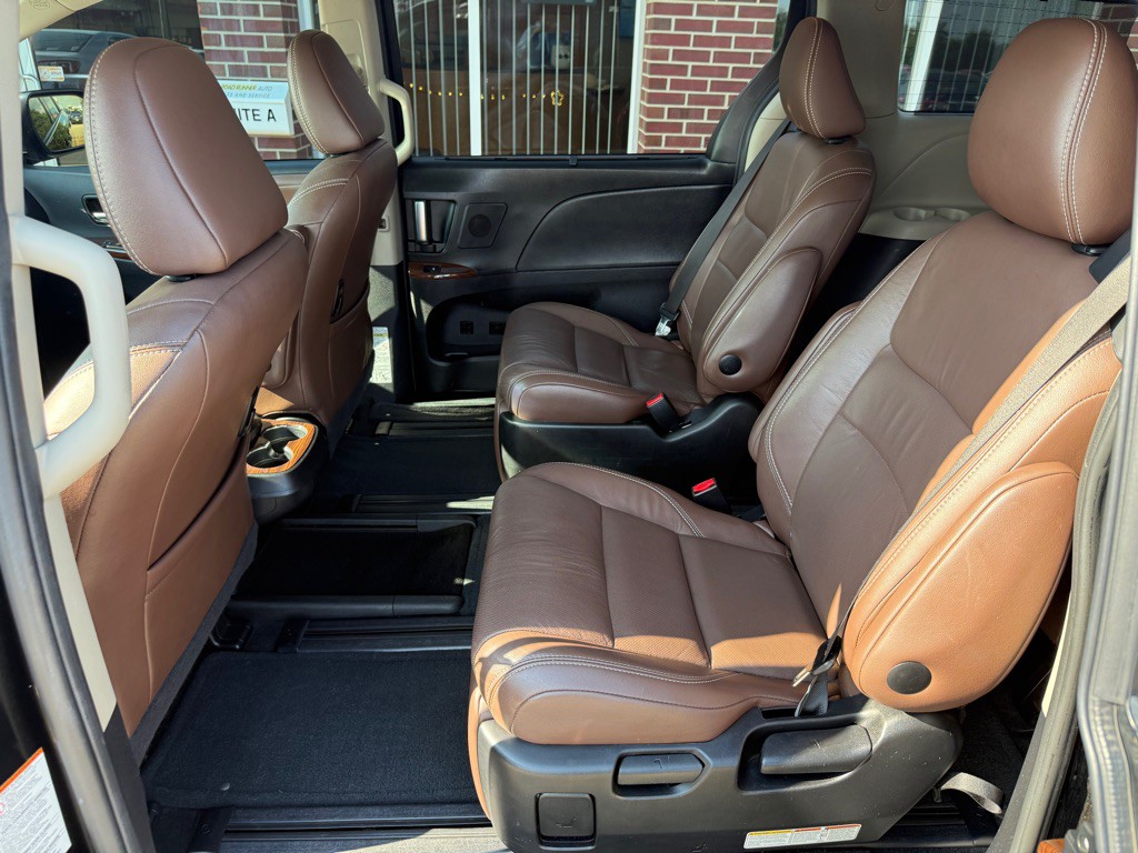 2017 Toyota Sienna Image 22