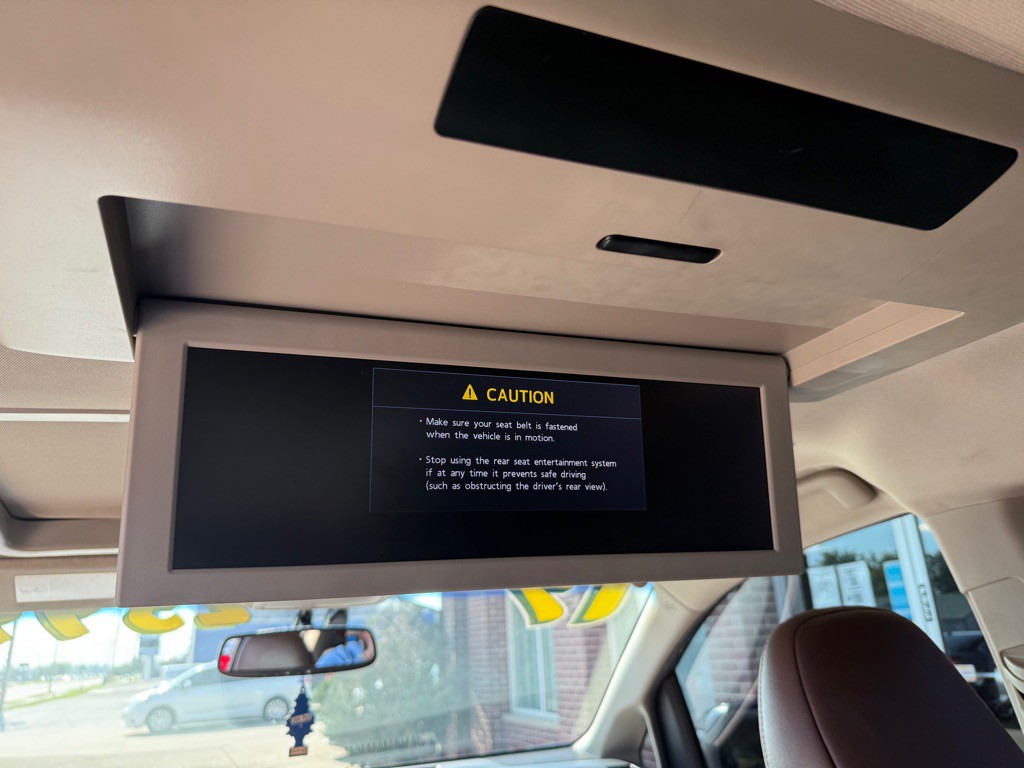 2017 Toyota Sienna Image 23