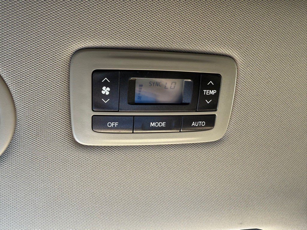 2017 Toyota Sienna Image 25
