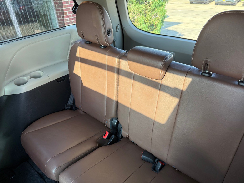 2017 Toyota Sienna Image 26