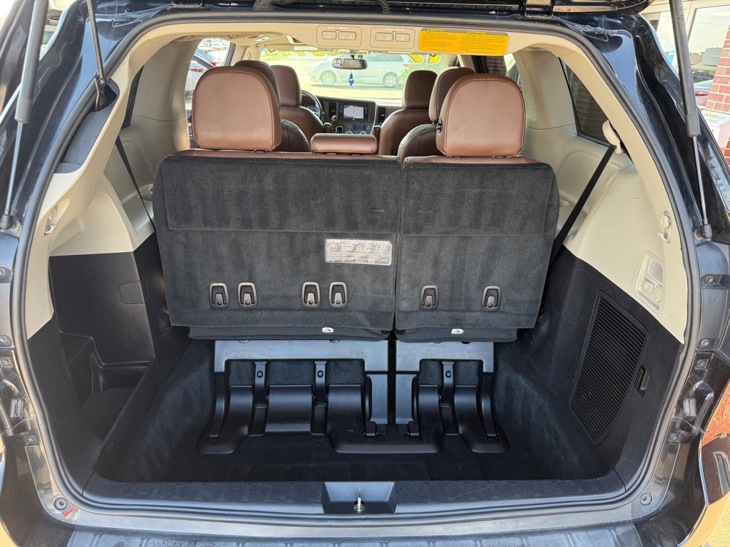 2017 Toyota Sienna Image 29