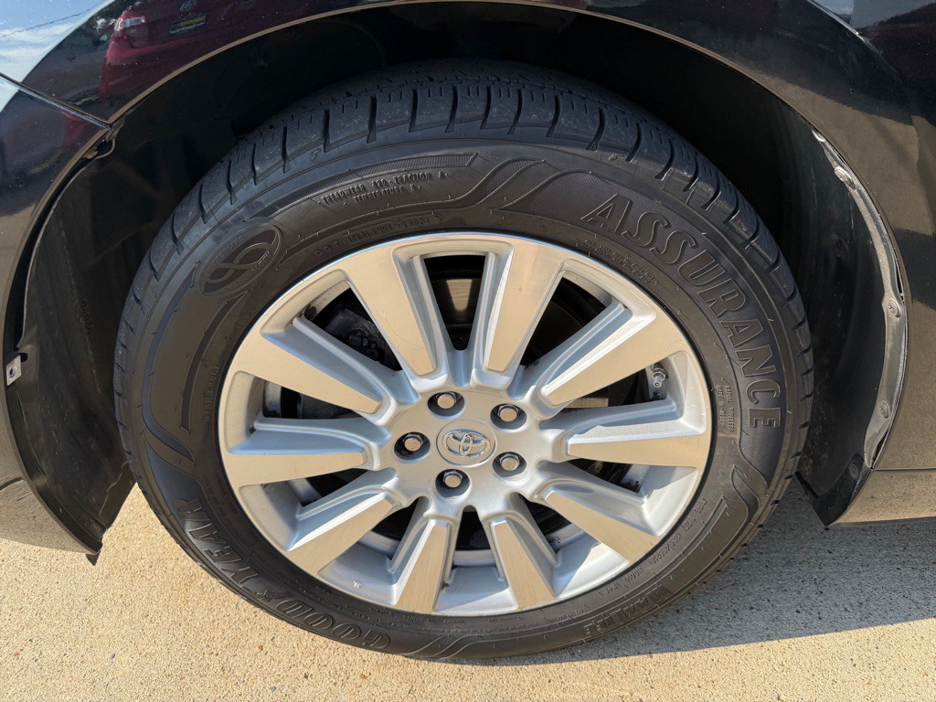 2017 Toyota Sienna Image 33
