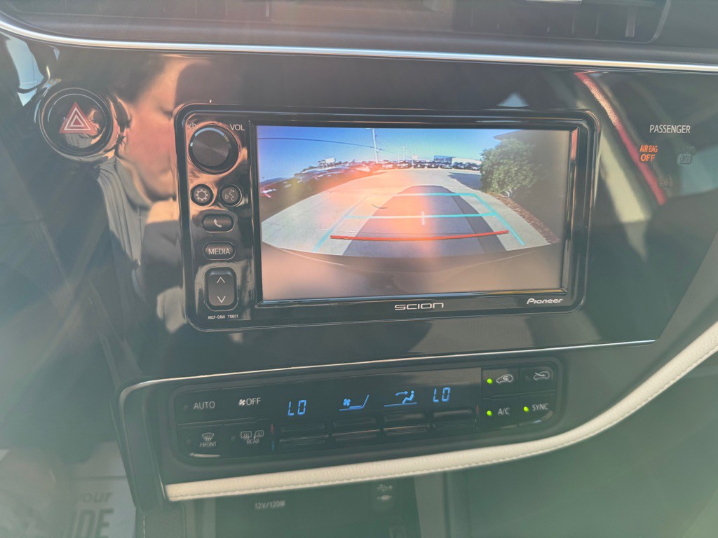 2016 Toyota Corolla Image 13
