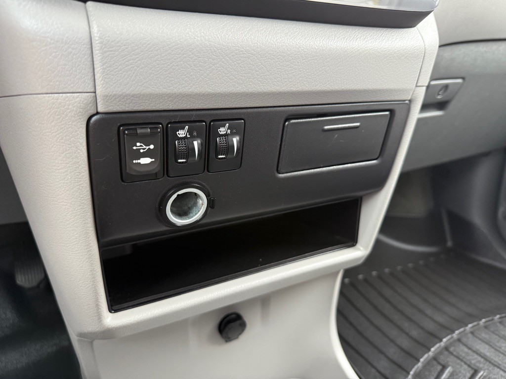 2015 Toyota Sienna Image 15
