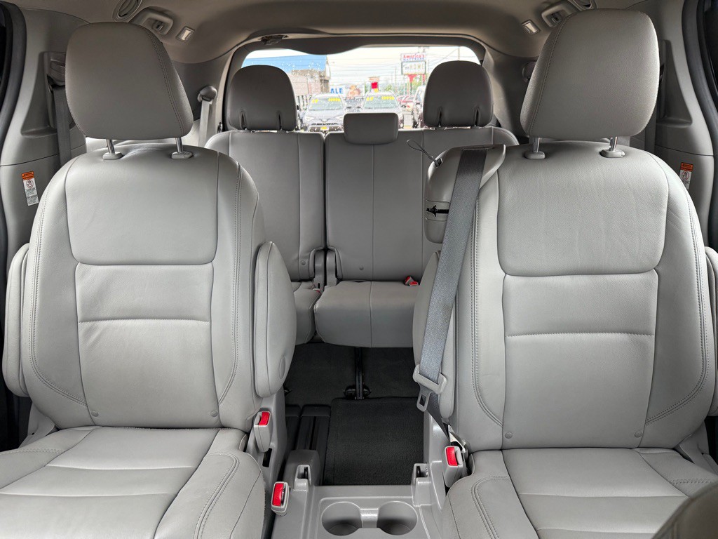 2015 Toyota Sienna Image 20