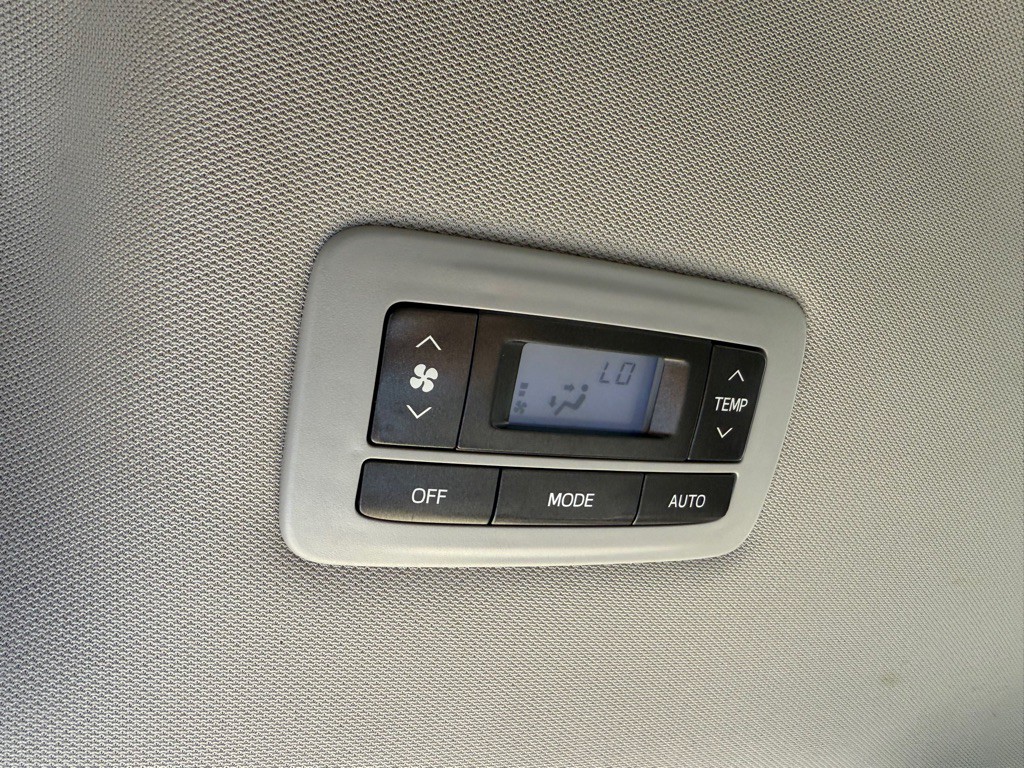 2015 Toyota Sienna Image 24