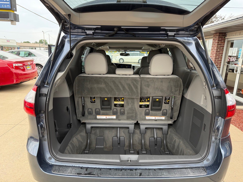 2015 Toyota Sienna Image 26