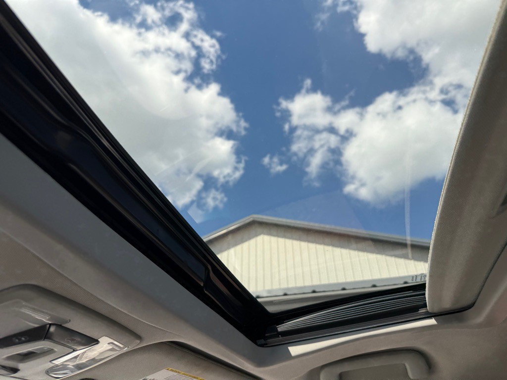 2017 Toyota Sienna Image 17