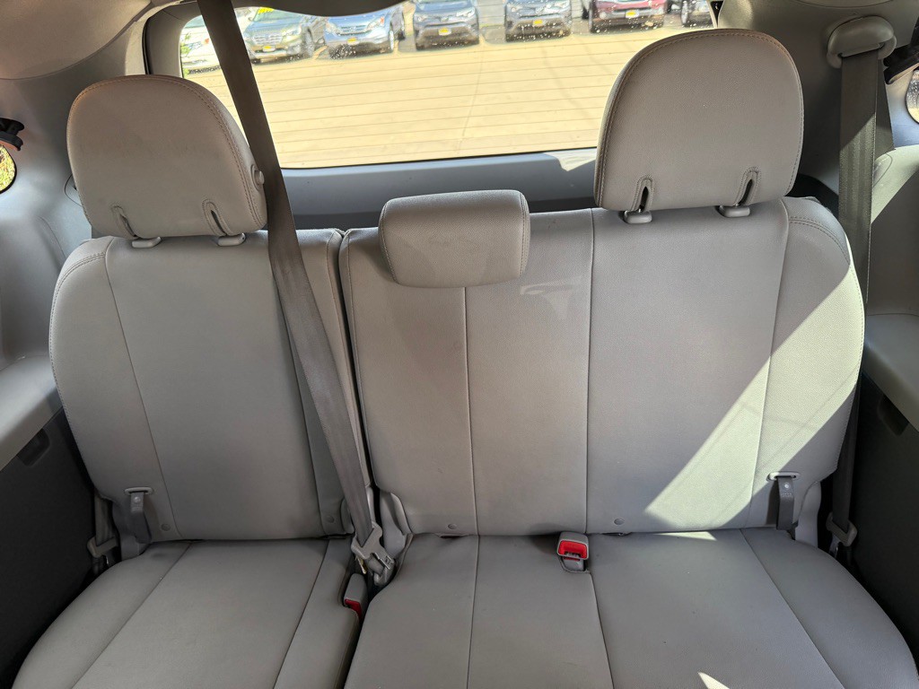 2017 Toyota Sienna Image 20