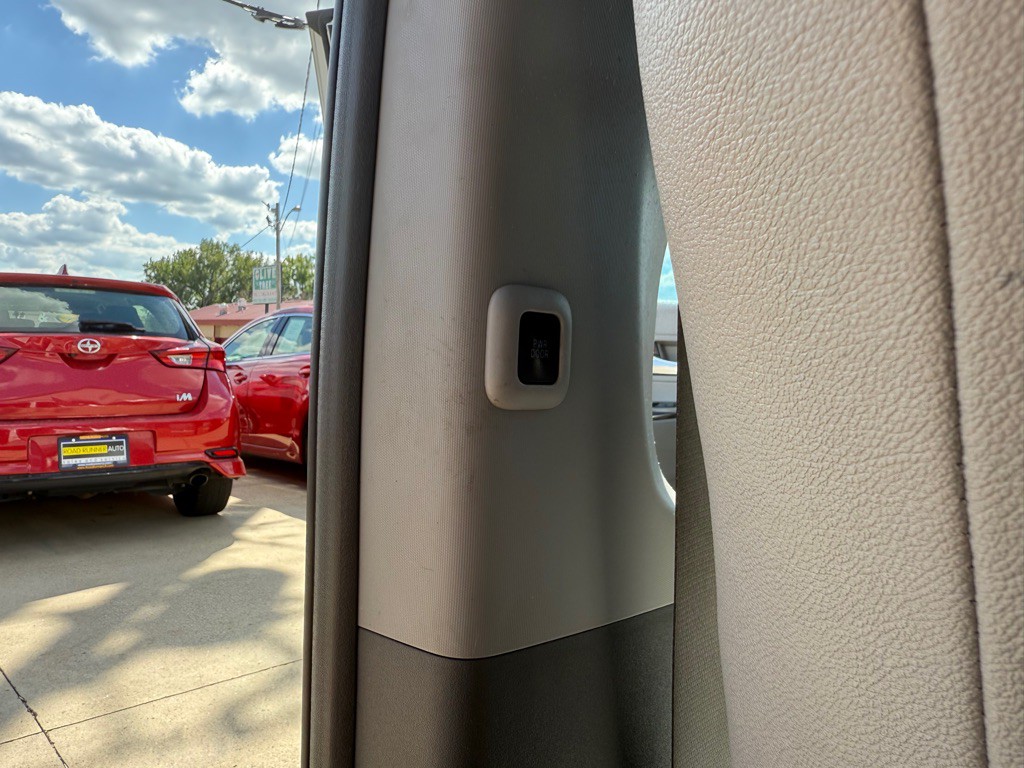 2017 Toyota Sienna Image 22