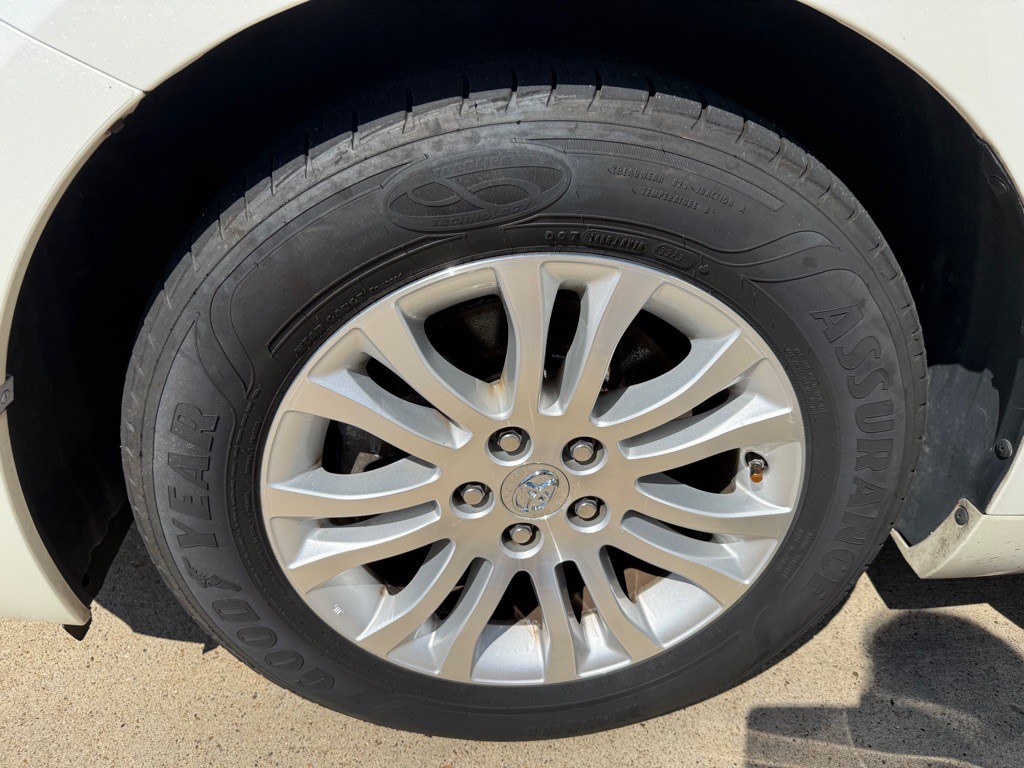 2017 Toyota Sienna Image 25
